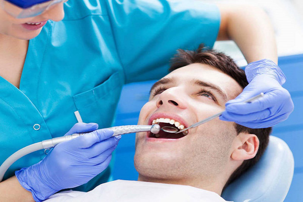 Lấy cao răng 6 tháng/lần cho người ít cao răng và không có vấn đề răng miệng