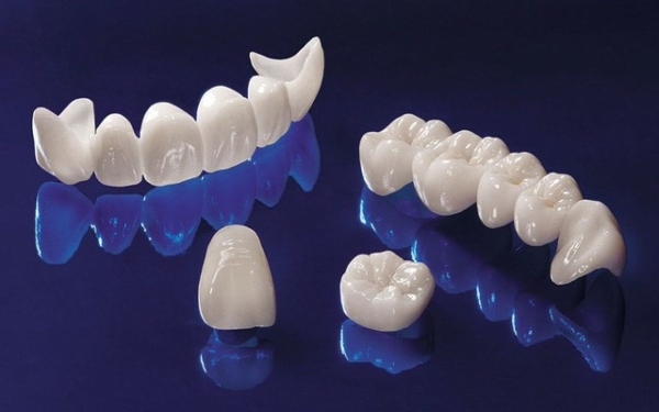 Răng sứ Feldspathic porcelain
