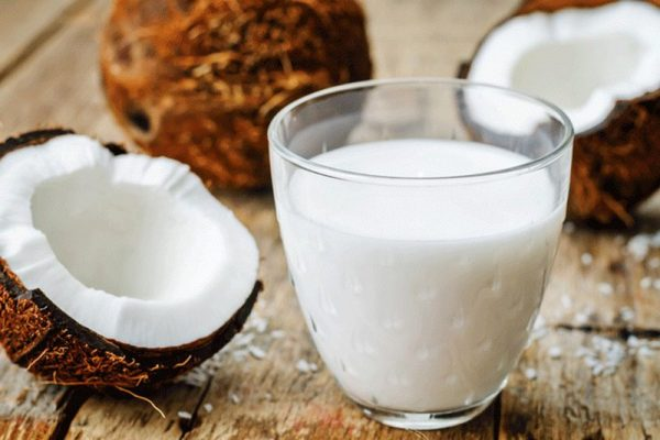 Nước cốt dừa có thể chứa nhiều calo và đường