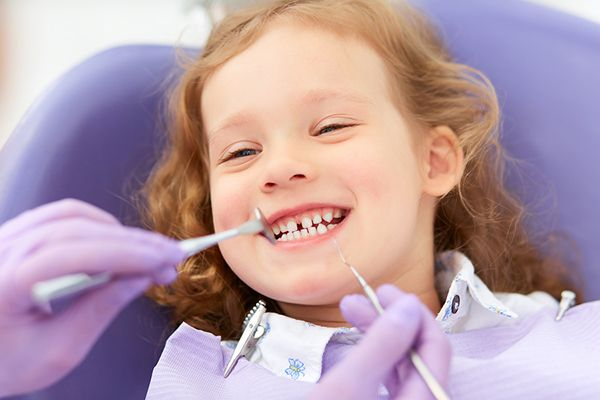 Nha khoa Emedic Dental chăm sóc răng miệng cho bé uy tín