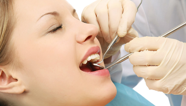 Thăm khám nha khoa định kỳ hạn chế sâu răng, tránh tình trạng trám răng rồi bị sâu lại