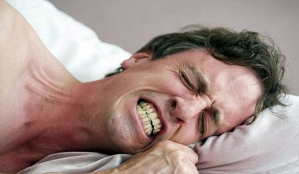 Nghiến răng khi ngủ