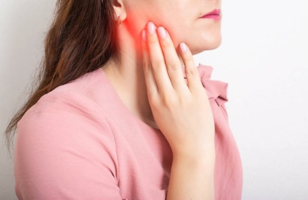 Răng khôn mọc lệch có thể gây tổn thương thần kinh và xương hàm mặt