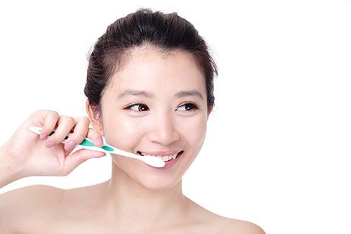 Vệ sinh răng miệng chuyên sâu để ngăn ngừa tụt lợi tái phát