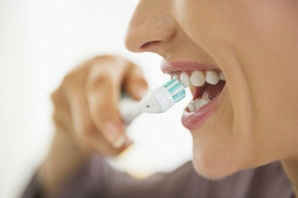 Phòng trắng răng bị lung lay như thế nào?