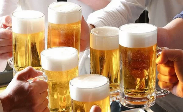 Bia là một trong những đồ uống phổ biến nhất trên thế giới, đặc biệt là ở Việt Nam