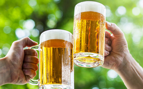 Uống bia với lượng vừa phải có một số lợi ích sức khỏe
