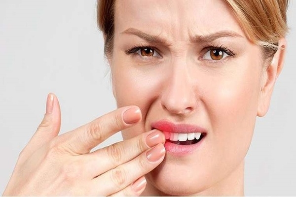 Răng bọc sứ lâu năm bị đau nhức phải làm sao?