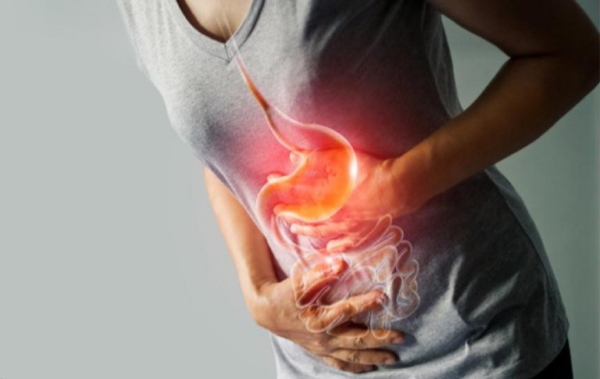 Gây tổn thương dạ dày là một trong những hậu quả nghiêm trọng của việc nuốt mắc cài