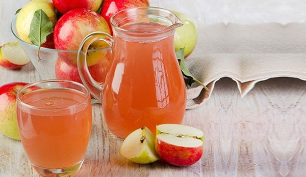 Một ly nước ép táo chứa khoảng 120-150 calo