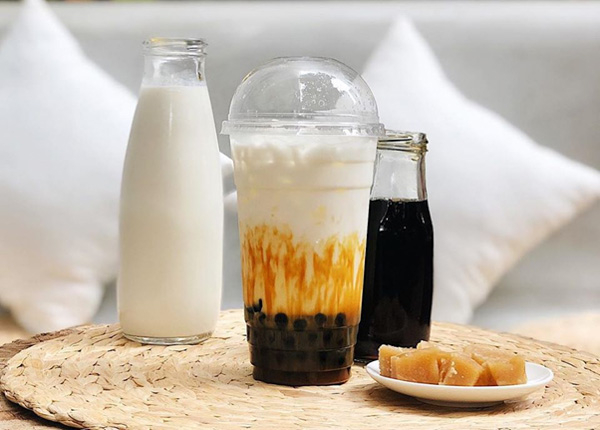 Sữa tươi trân châu đường đen thường chứa đường để tạo hương vị ngọt ngào