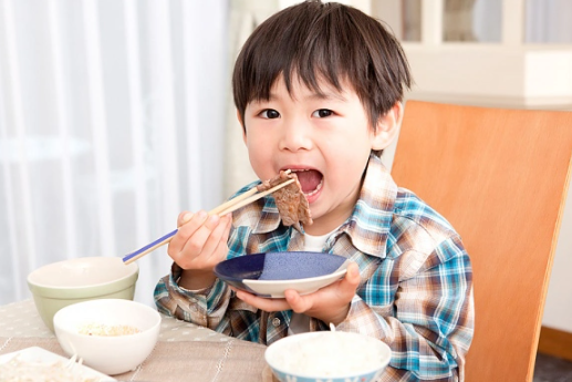 Răng mọc lệch lạc sẽ ảnh hưởng rất lớn đến chức năng ăn nhai của trẻ