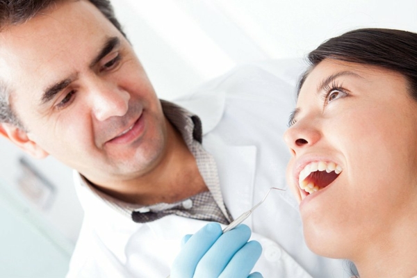 Thực hiện điều trị nha khoa tổng quát để bảo vệ và nâng cao sức khỏe răng miệng