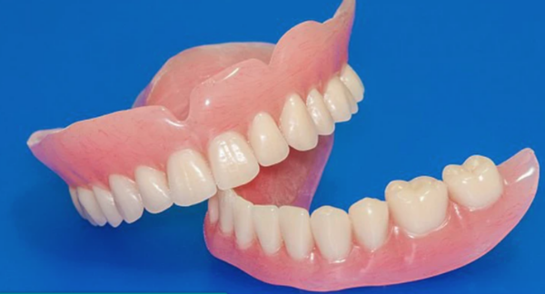 Sử dụng hàm giả tháo lắp thay thế răng thật