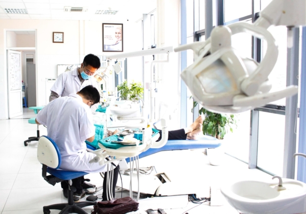 Nhổ răng tại bệnh viện đa khoa hoặc chuyên khoa nha đúng tuyến sẽ được bhyt chi trả 80% đến 100% chi phí