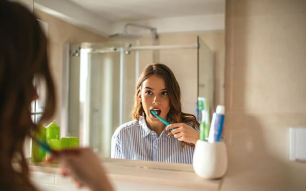 Đánh răng trước khi ăn sáng mang lại rất nhiều lợi ích quan trọng cho sức khỏe răng miệng