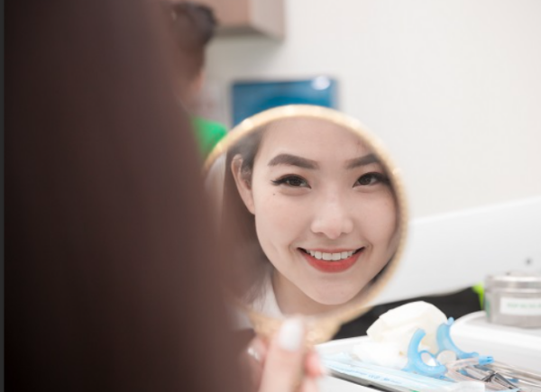 Tẩy trắng răng bằng Laser Whitening giá bao nhiêu?