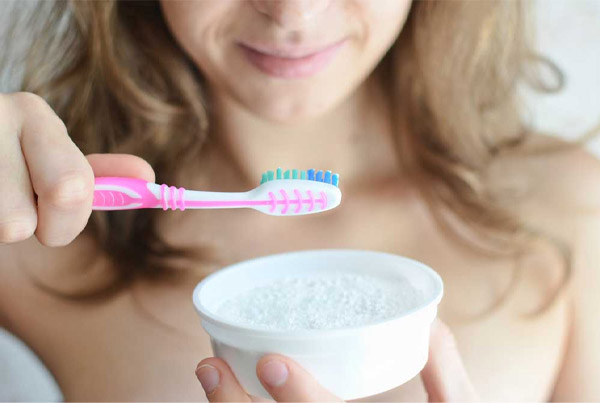 Dùng bột tẩy trắng răng có hại gì không?