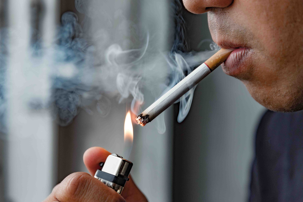 Hút thuốc lá dẫn đến tình trạng khô miệng ở người hút thuốc