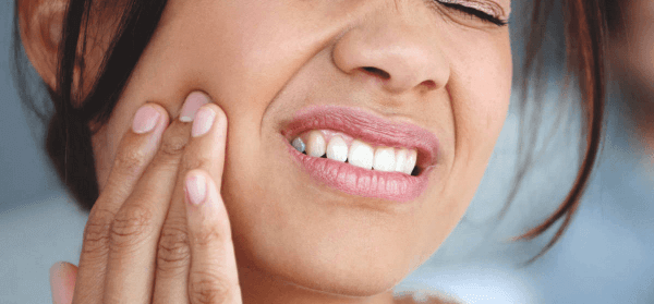 Mọc răng khôn là một trong những nguyên nhân gây ngứa chân răng