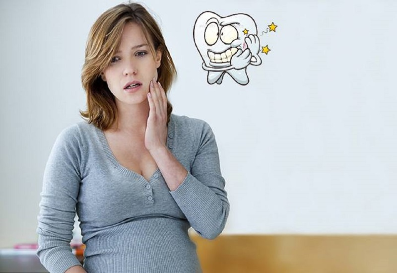 Dinh dưỡng và vệ sinh răng miệng kém là một trong những nguyên nhân khiến bà bầu dễ mắc vấn đề về răng