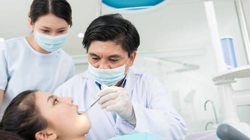 Bước khám và chẩn đoán ban đầu cực kỳ quan trọng khi điều trị viêm tủy răng