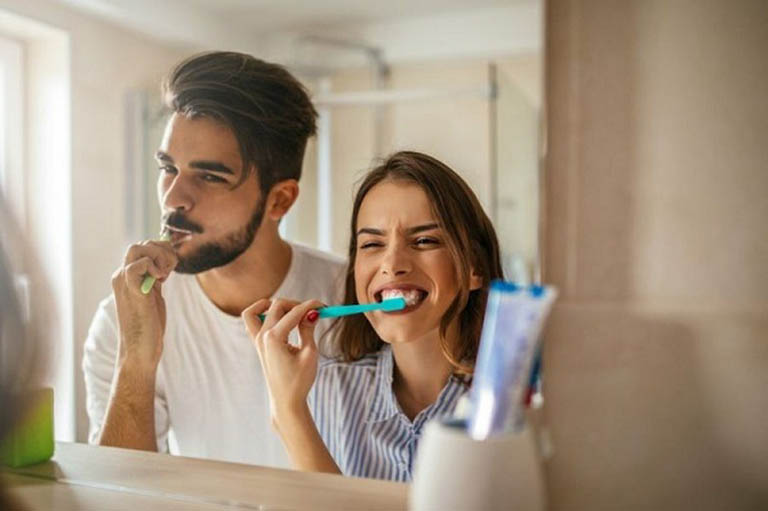 Giữ gìn vệ sinh răng miệng sạch sẽ để phòng ngừa lây lan sâu răng
