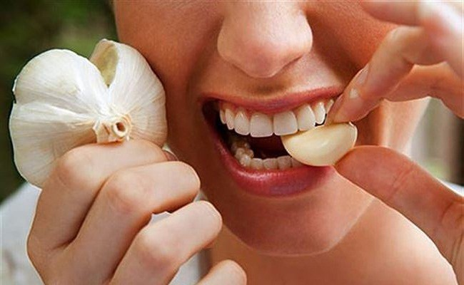 Dùng tỏi trị nhức răng hiệu quả
