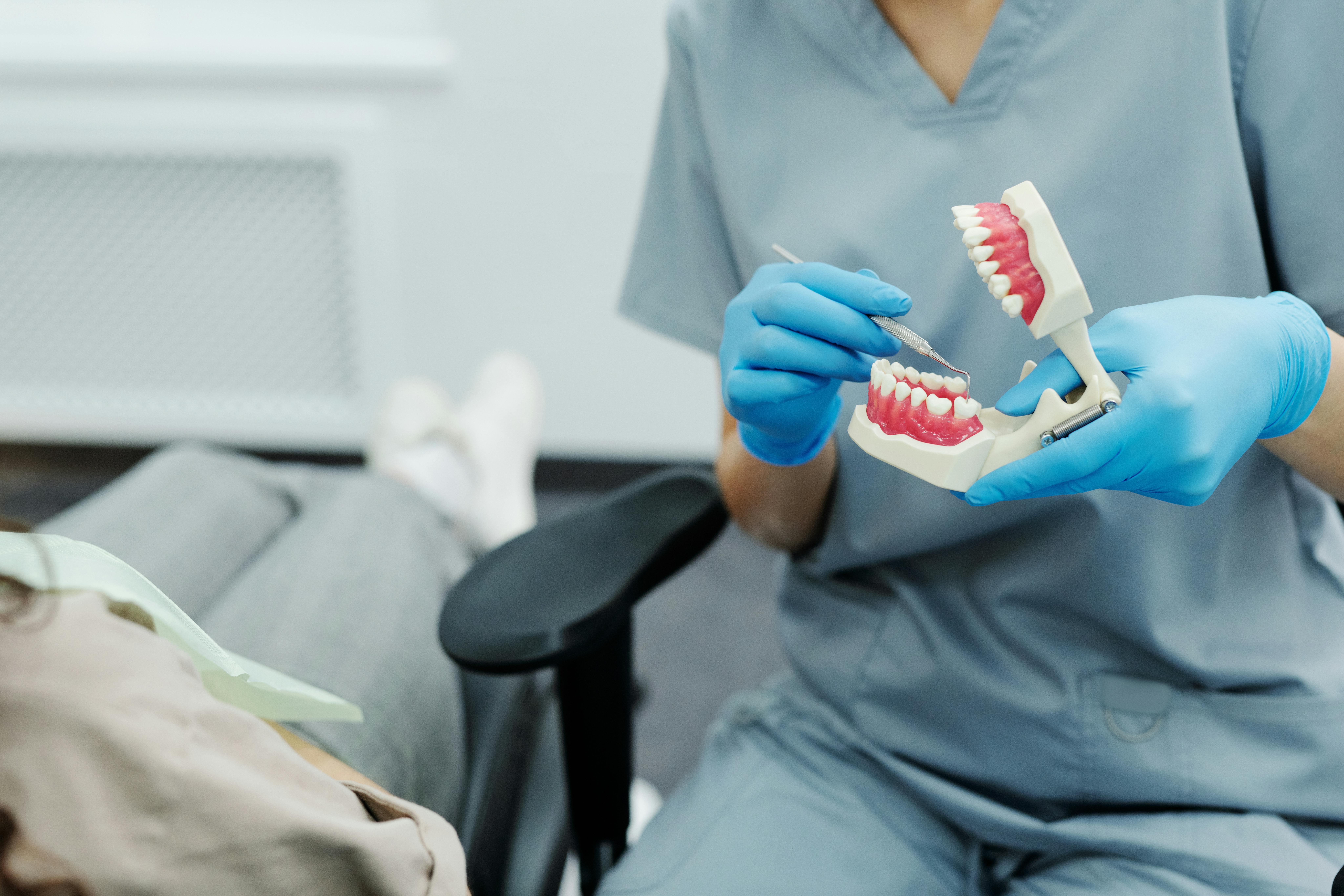 Lý do nên cạo vôi răng định kỳ với tần suất hợp lý